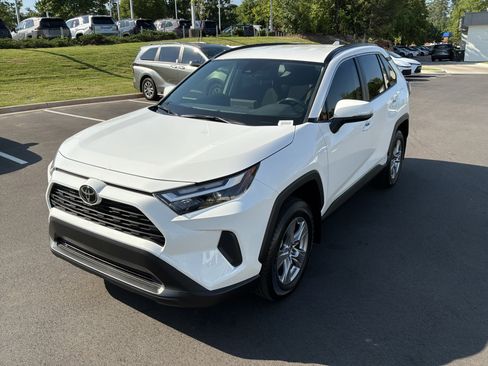 Used 2025 Toyota RAV4 LE AWD/4WD image 5