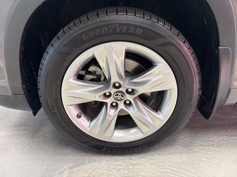 Used 2017 Toyota Highlander Limited AWD/4WD image 28