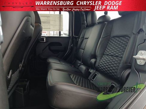 New 2025 Jeep Gladiator Mojave w/ Convenience Group image 13