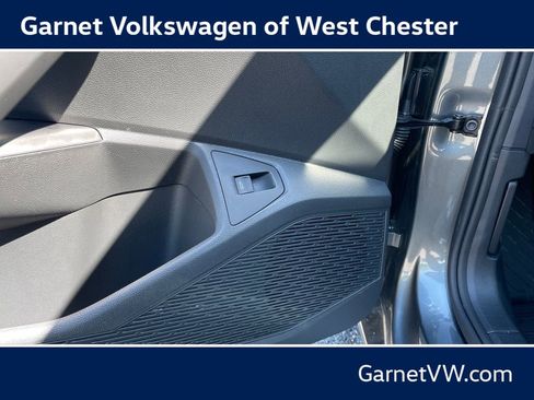 Certified 2025 Volkswagen Jetta SE FWD image 31