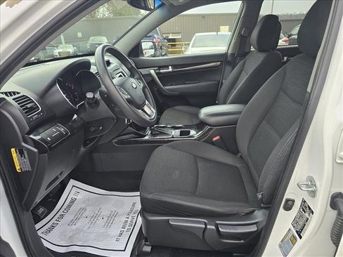 Used 2015 Kia Sorento LX image 9