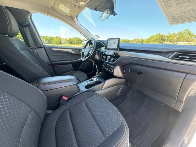 Used 2025 Ford Escape Active AWD/4WD image 16
