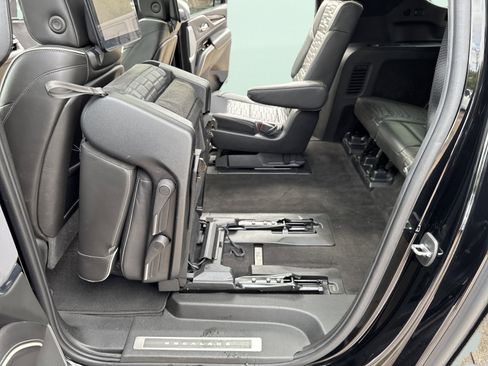 Used 2022 Cadillac Escalade ESV Premium Luxury Platinum w/ Heavy-Duty Trailer Package image 27