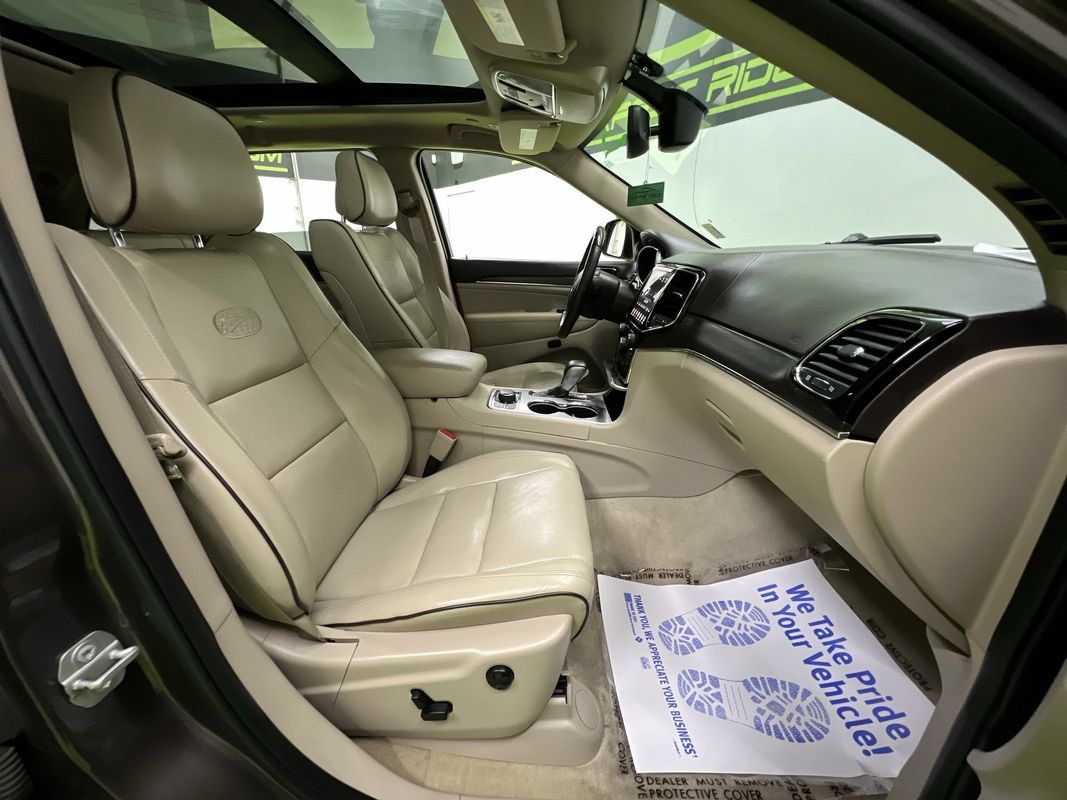 Used 2019 Jeep Grand Cherokee Overland AWD/4WD image 31