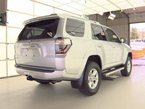 Used 2016 Toyota 4Runner SR5 Premium AWD/4WD image 3