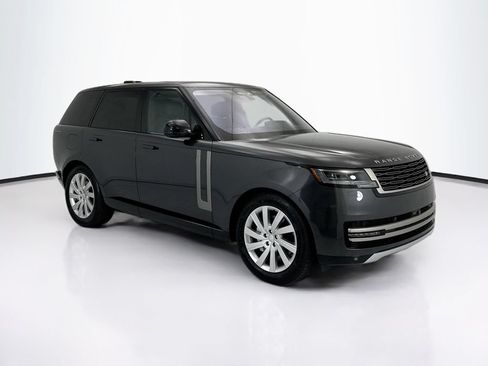 Used 2023 Land Rover Range Rover SE AWD/4WD image 3