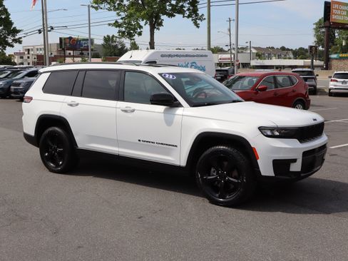 Used 2023 Jeep Grand Cherokee L Laredo AWD/4WD image 2