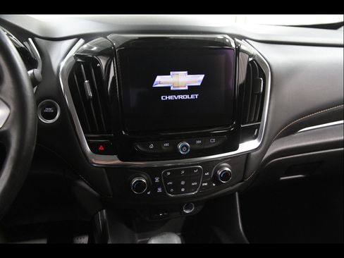 Used 2021 Chevrolet Traverse LT image 9