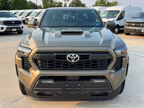 Used 2025 Toyota Tacoma TRD Sport w/ TRD Sport Premium Package AWD/4WD image 2