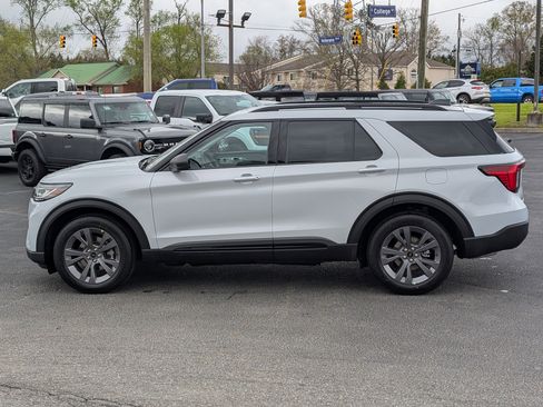 New 2026 Ford Explorer Active w/ Active Comfort Package image 14