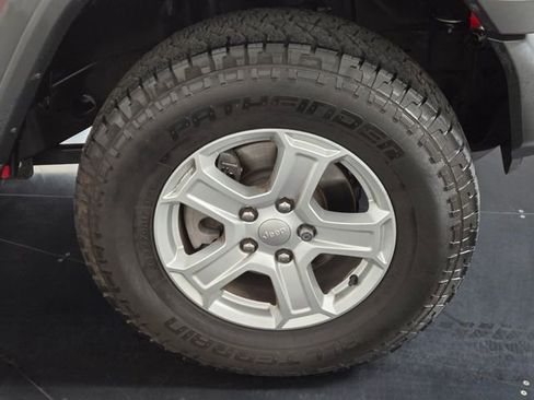 Used 2018 Jeep Wrangler Unlimited Sport S AWD/4WD image 9