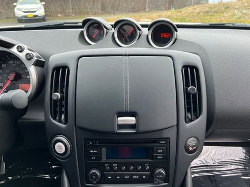 Used 2020 Nissan 370Z w/ Sport Package image 23