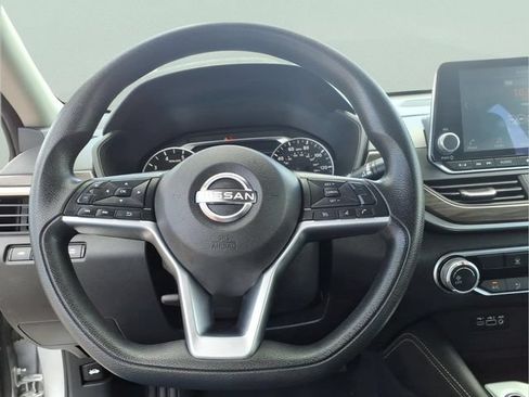 Used 2023 Nissan Altima 2.5 SV FWD image 15