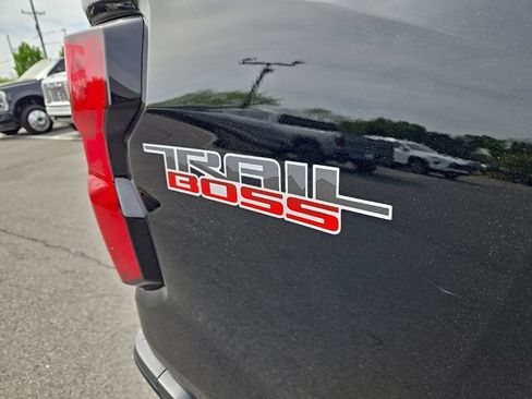 Used 2024 Chevrolet Colorado Trail Boss w/ Advanced Trailering Package AWD/4WD image 10
