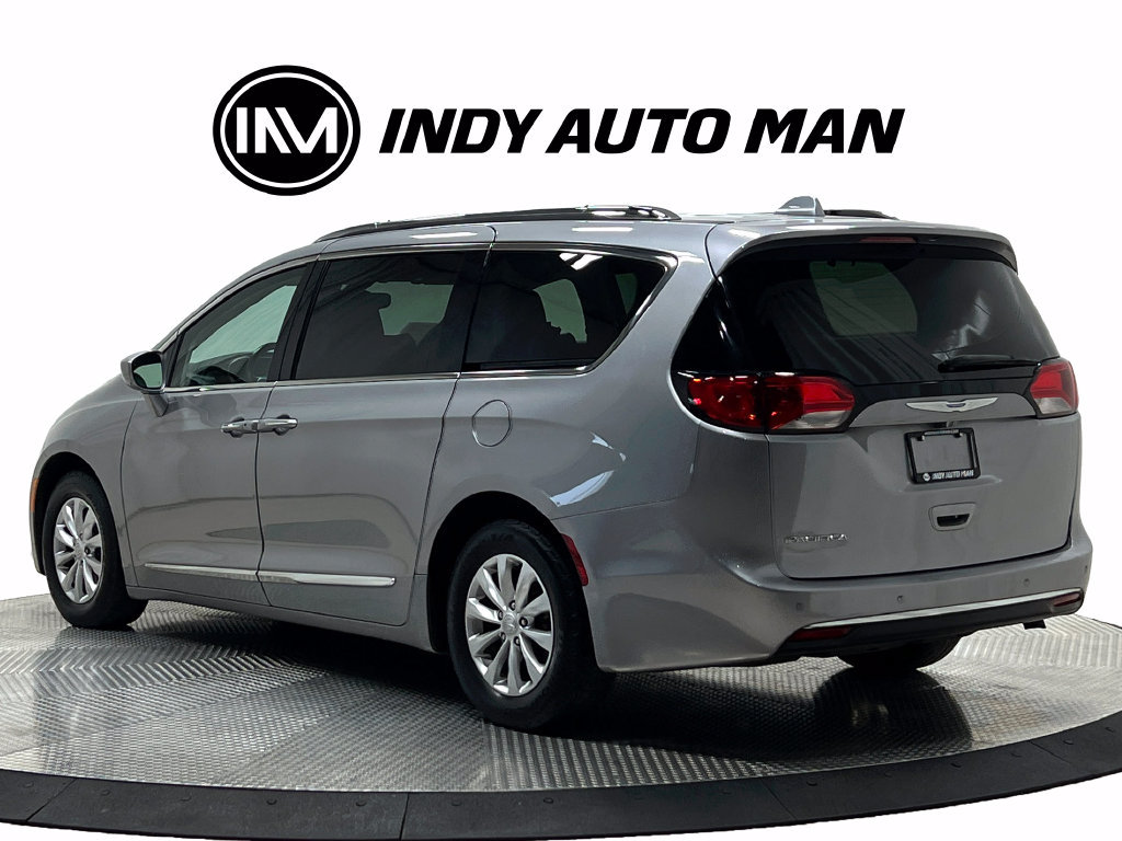 Used 2018 Chrysler Pacifica Touring-L FWD image 5