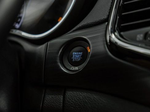 Used 2020 Jeep Grand Cherokee Laredo image 21