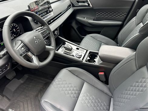 New 2025 Mitsubishi Outlander SEL image 9