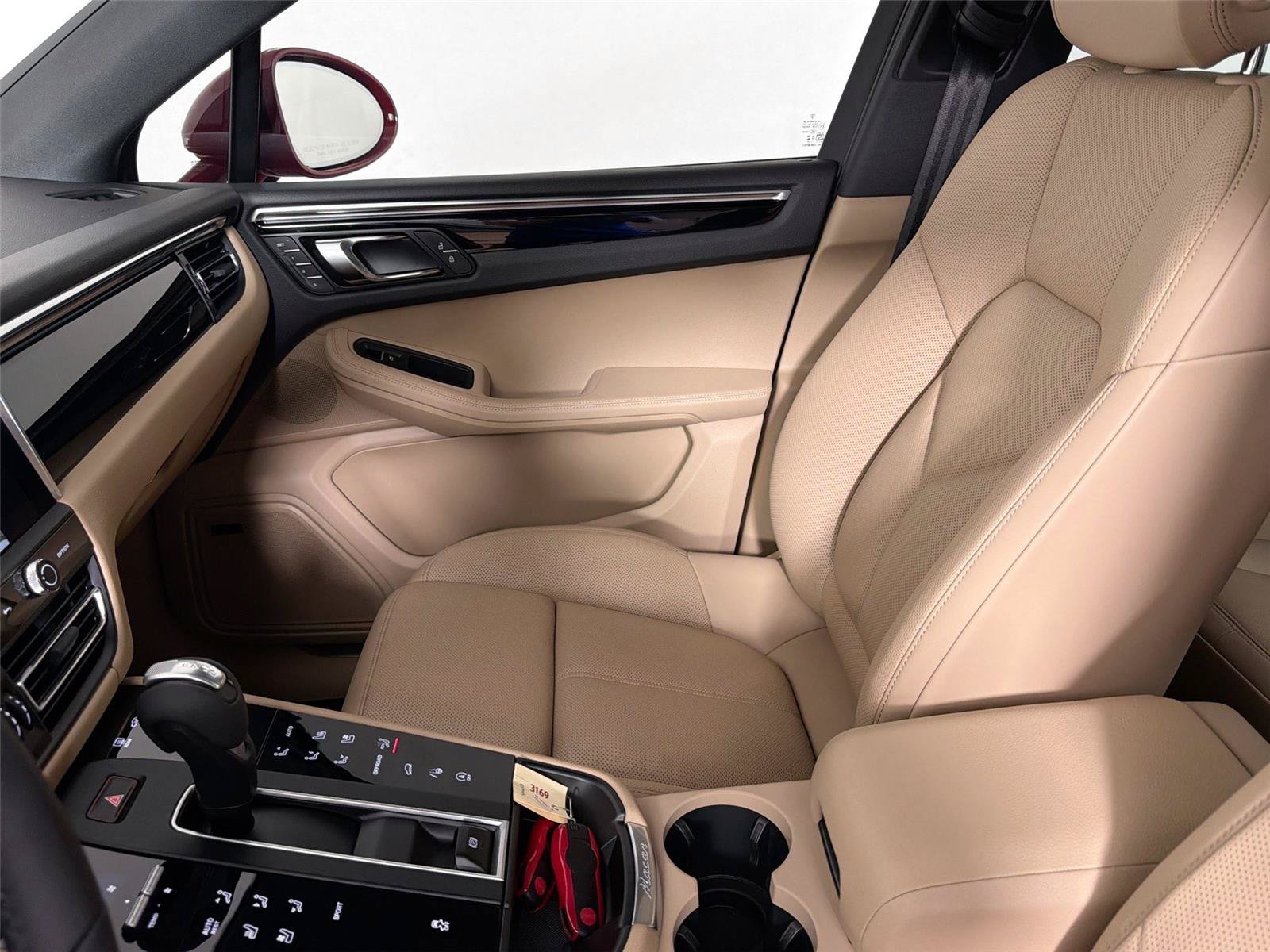 Certified 2026 Porsche Macan AWD/4WD image 30