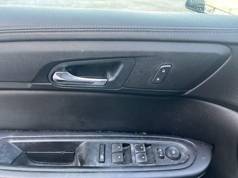 Used 2015 Chevrolet Traverse LT image 18