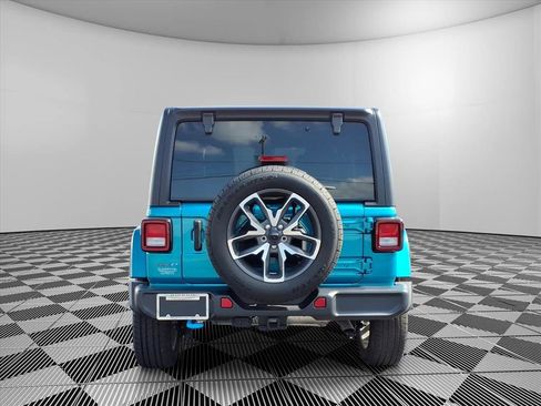 Used 2024 Jeep Wrangler Unlimited w/ Convenience Group AWD/4WD image 6