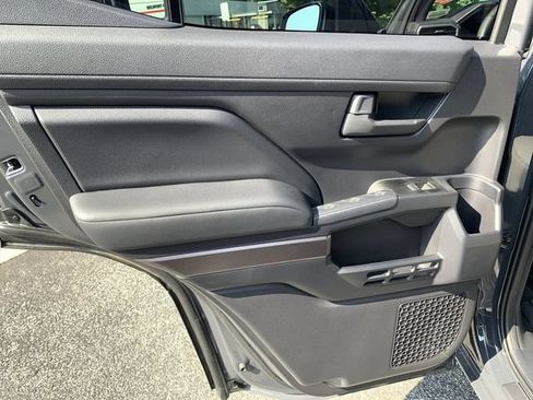 Used 2025 Toyota 4Runner SR5 AWD/4WD image 15