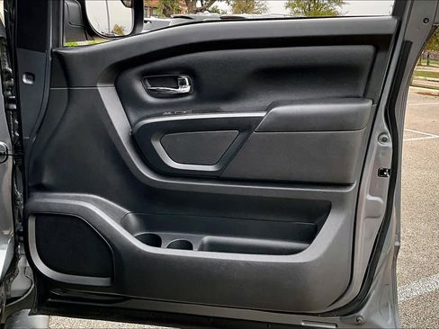 Used 2019 Nissan Titan SV w/ SV Convenience Package image 22