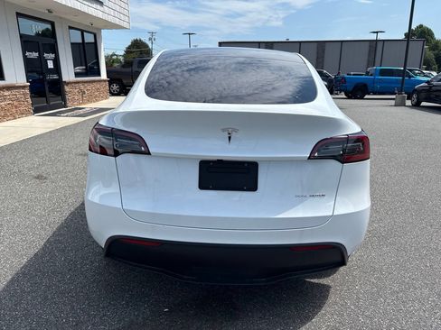 Used 2023 Tesla Model Y AWD image 6