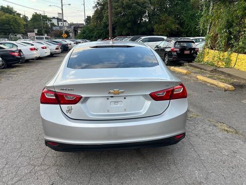 Used 2017 Chevrolet Malibu LT FWD image 4