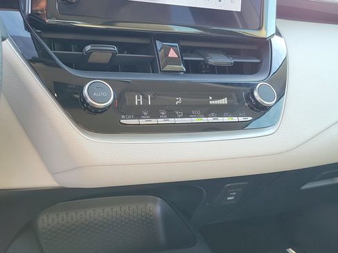 Used 2024 Toyota Corolla LE image 12