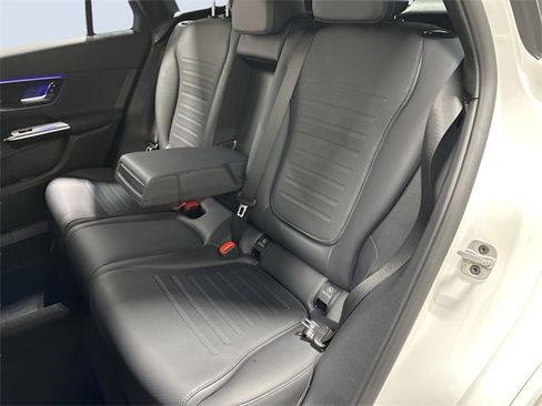 Used 2025 Mercedes-Benz GLC 300 4MATIC image 29