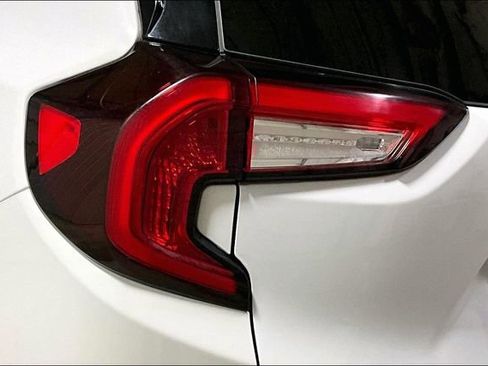 Used 2023 GMC Terrain SLE image 8