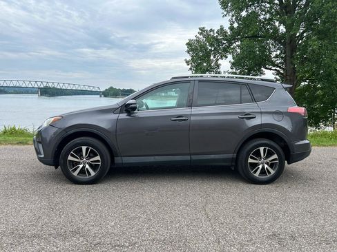 Used 2016 Toyota RAV4 XLE AWD/4WD image 2