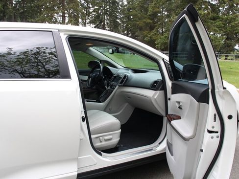 Used 2009 Toyota Venza AWD image 16