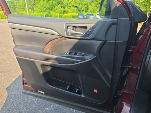 Certified 2019 Toyota Highlander Limited Platinum AWD/4WD image 31