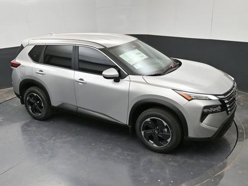 Certified 2025 Nissan Rogue SV image 21