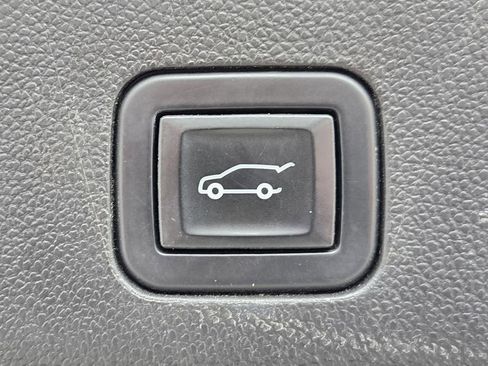 Used 2021 GMC Yukon SLT w/ SLT Luxury Package image 11