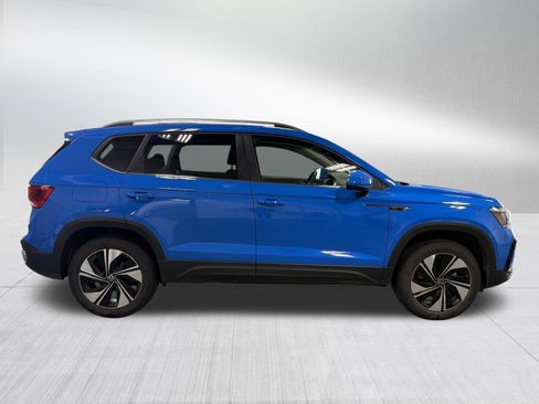 Used 2024 Volkswagen Taos SE w/ Panoramic Sunroof Package AWD/4WD image 8