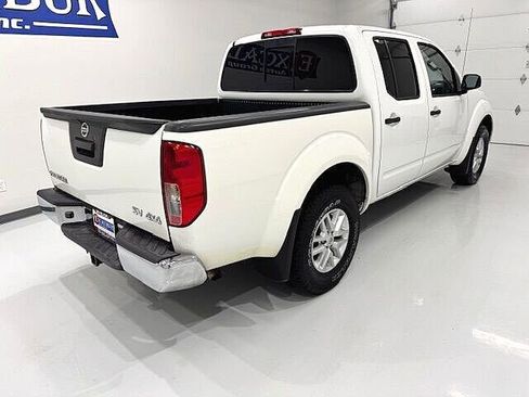 Used 2019 Nissan Frontier SV image 2