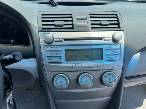 Used 2009 Toyota Camry LE FWD image 18