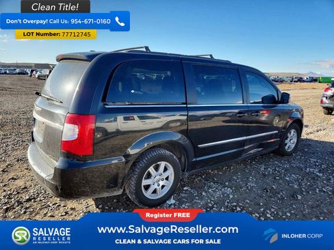 Used 2012 Chrysler Town & Country Touring-L w/ Entertainment Group #2 FWD image 4