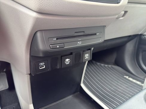 Used 2023 Honda Odyssey Elite image 24