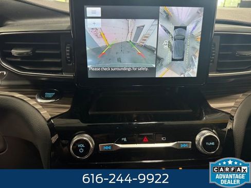 Used 2022 Ford Explorer Limited w/ Equipment Group 301A AWD/4WD image 15