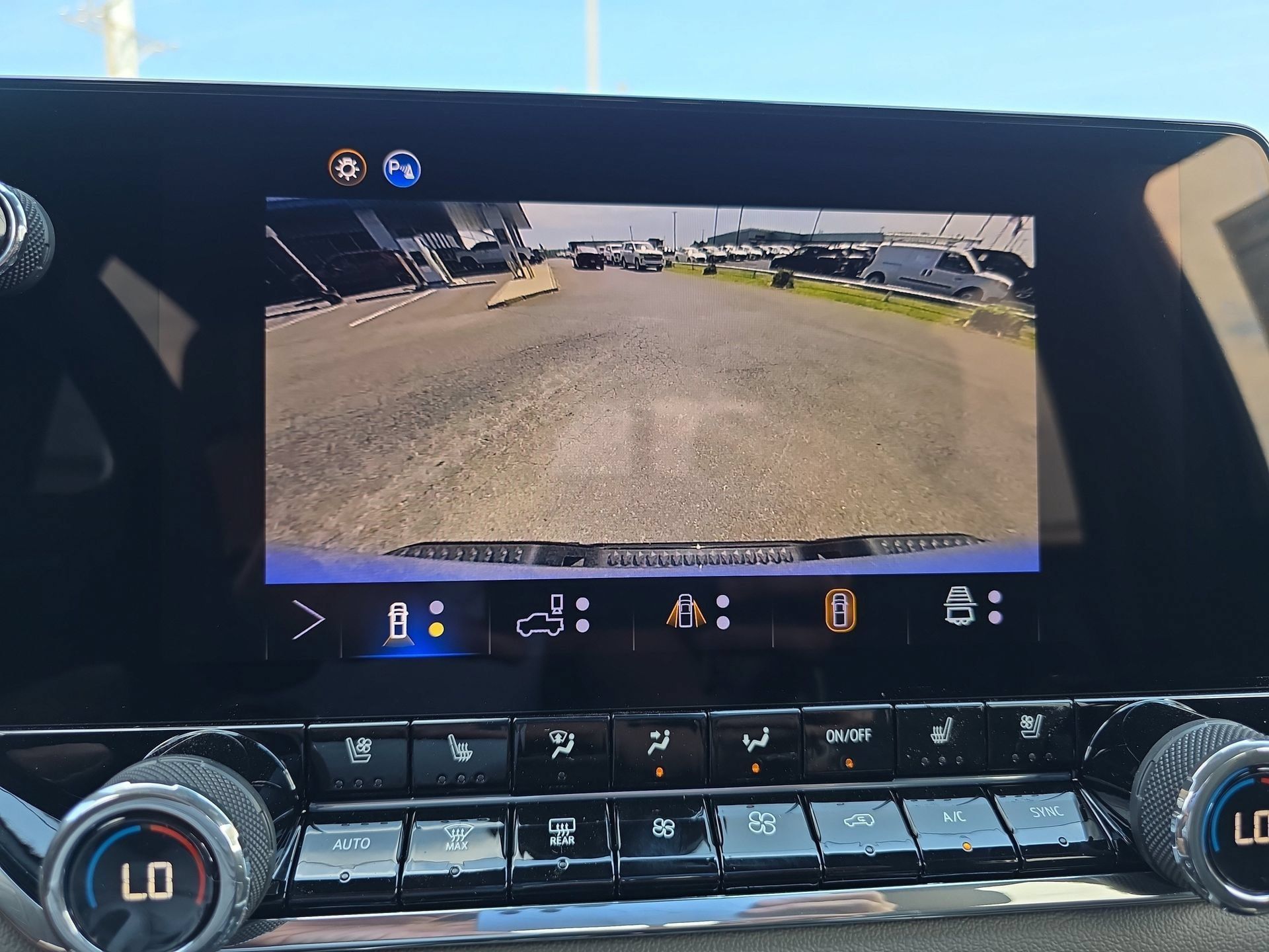 New 2026 Chevrolet Colorado ZR2 w/ Technology Package AWD/4WD image 22
