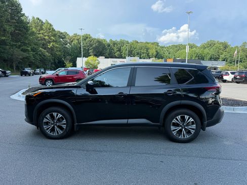 Used 2023 Nissan Rogue SV w/ SV Premium B Package FWD image 2