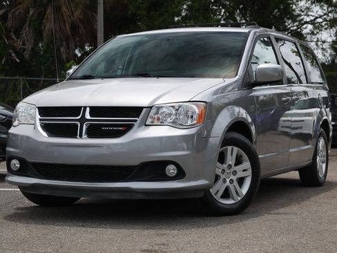 Used 2018 Dodge Grand Caravan SXT FWD image 1