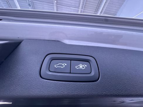 Used 2025 Volvo V60 B5 Cross Country Plus image 42