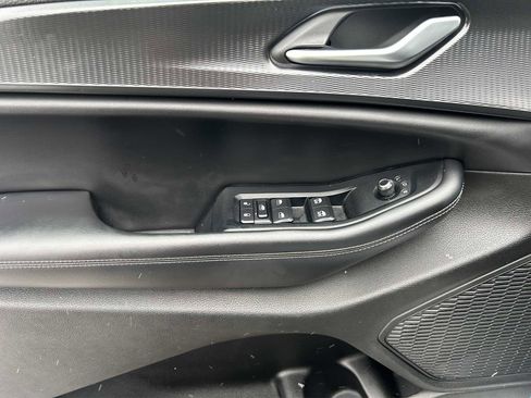 Used 2023 Chevrolet Traverse LT w/ Midnight/Sport Edition image 9