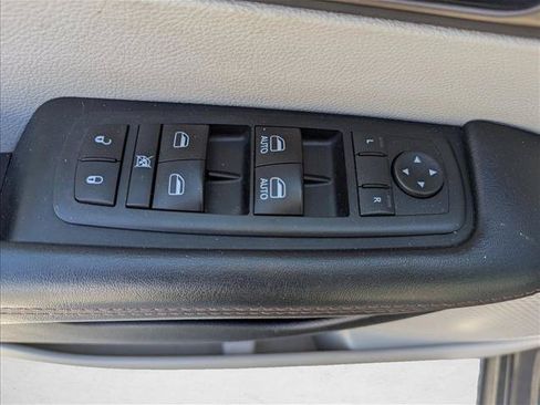 Used 2017 Chrysler Pacifica LX FWD image 10
