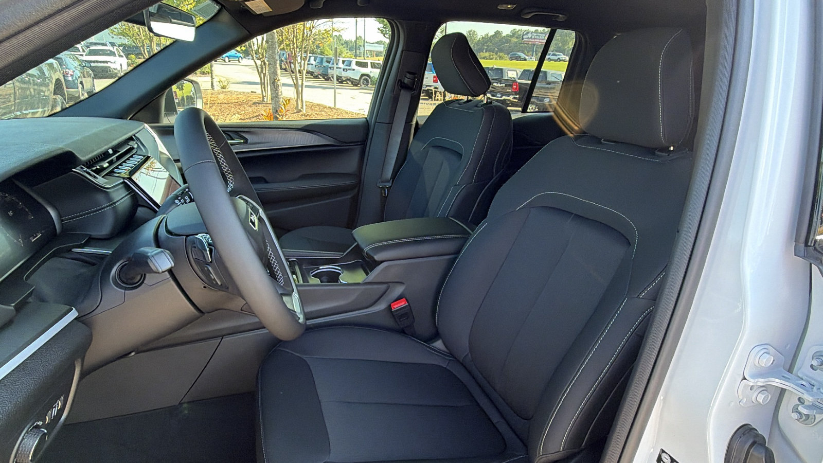 New 2027 Jeep Grand Cherokee Laredo RWD image 17