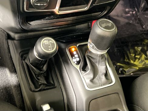 Used 2022 Jeep Wrangler Sport AWD/4WD image 16